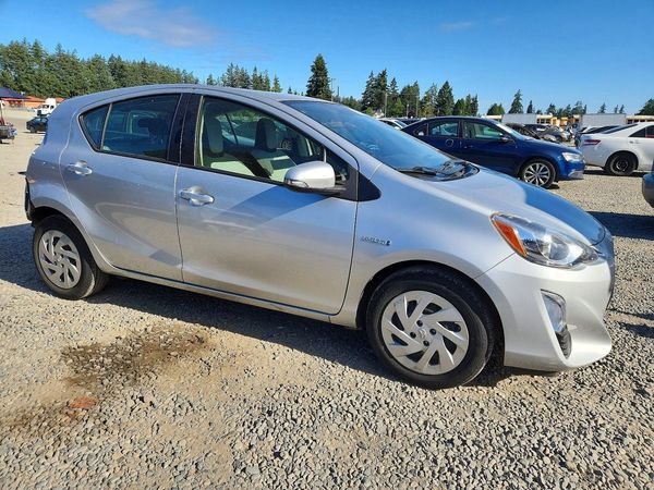 2016 TOYOTA PRIUS