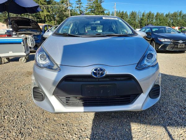 2016 TOYOTA PRIUS