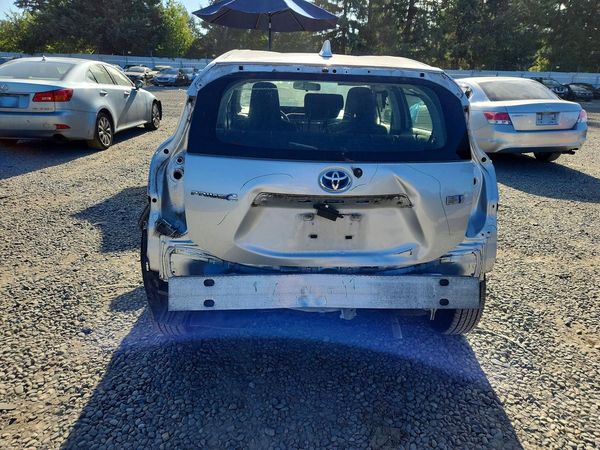 2016 TOYOTA PRIUS
