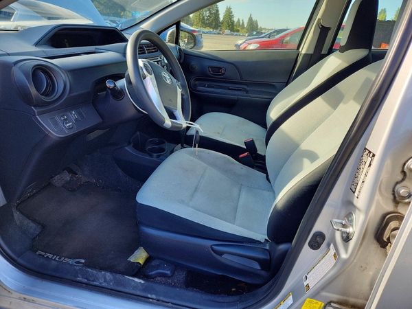 2016 TOYOTA PRIUS
