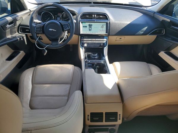 2017 JAGUAR XE Prestige
