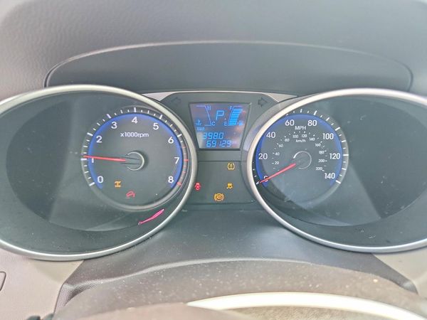 2015 HYUNDAI TUCSON GLS (Middle)