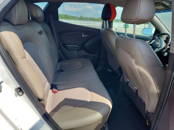 2015 HYUNDAI TUCSON GLS (Middle)
