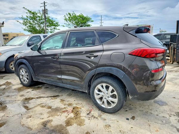 2020 HYUNDAI TUCSON SE