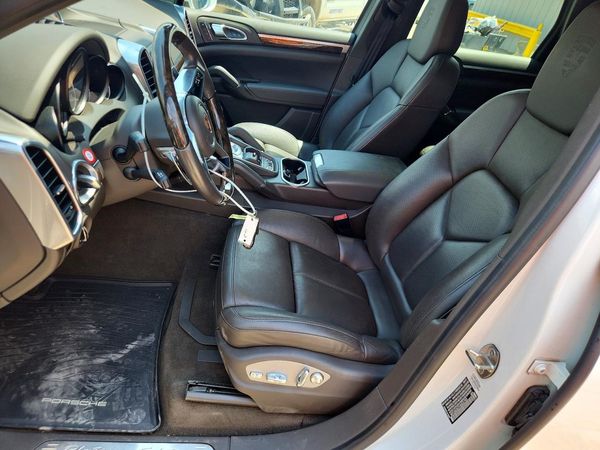 2018 PORSCHE CAYENNE Base / Platinum Edition