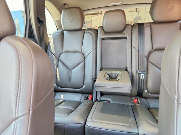 2018 PORSCHE CAYENNE Base / Platinum Edition