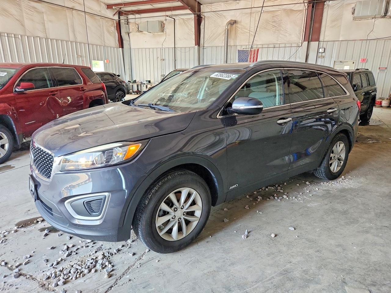 2016 KIA SORENTO L / LX
