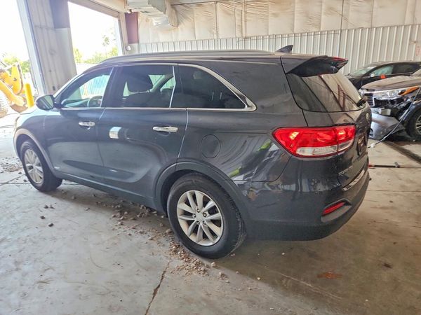 2016 KIA SORENTO L / LX