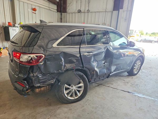 2016 KIA SORENTO L / LX