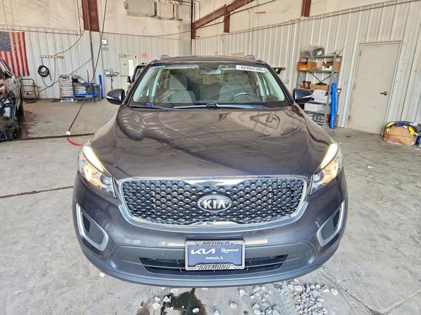 2016 KIA SORENTO L / LX