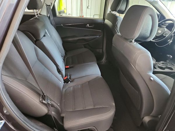 2016 KIA SORENTO L / LX