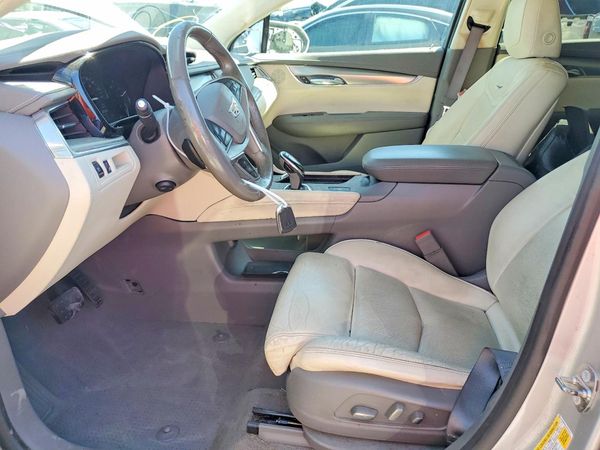 2017 CADILLAC XT5
