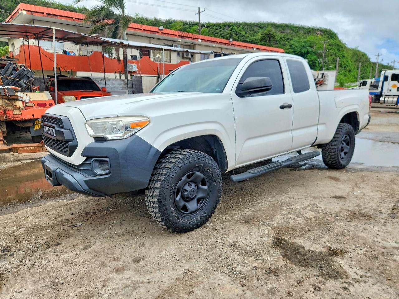 2017 TOYOTA TACOMA SR/SR5 — Front 3/4