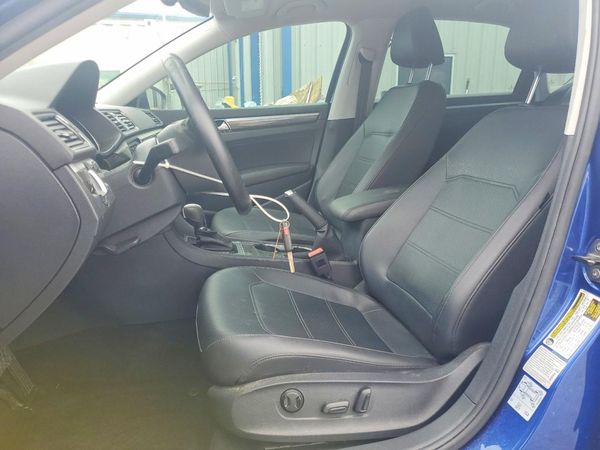 2017 VOLKSWAGEN PASSAT