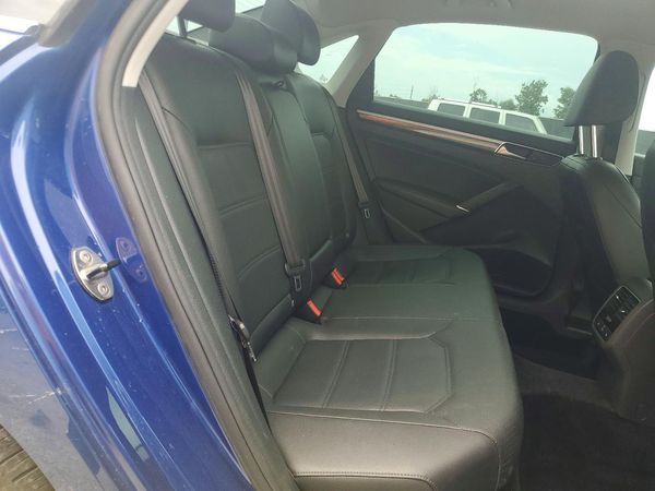 2017 VOLKSWAGEN PASSAT