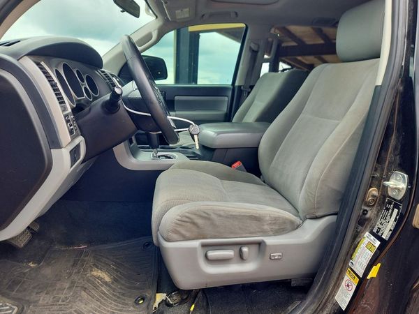 2016 TOYOTA SEQUOIA SR5 Grade