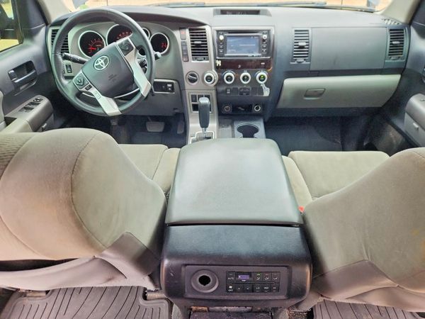 2016 TOYOTA SEQUOIA SR5 Grade
