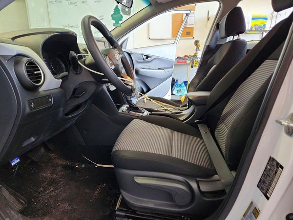 2018 HYUNDAI KONA SE — DENT