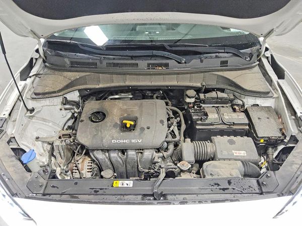 2018 HYUNDAI KONA SE — Engine bay