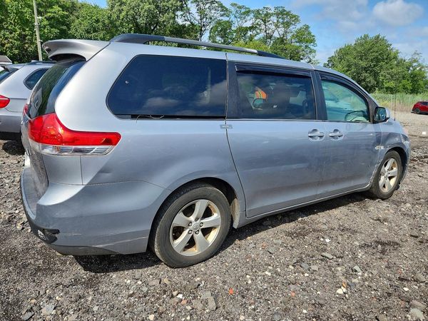 2013 TOYOTA SIENNA