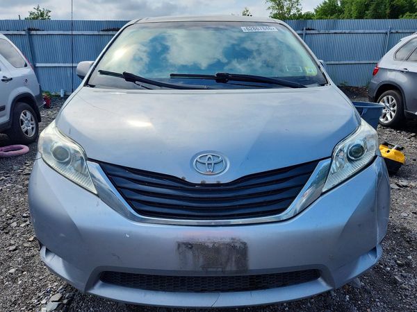 2013 TOYOTA SIENNA