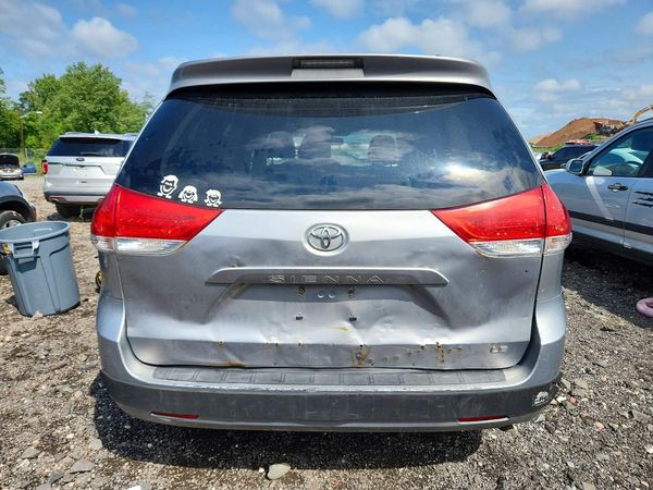 2013 TOYOTA SIENNA