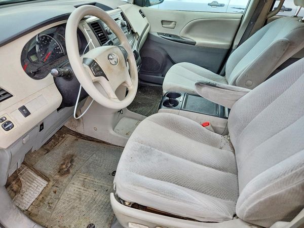 2013 TOYOTA SIENNA