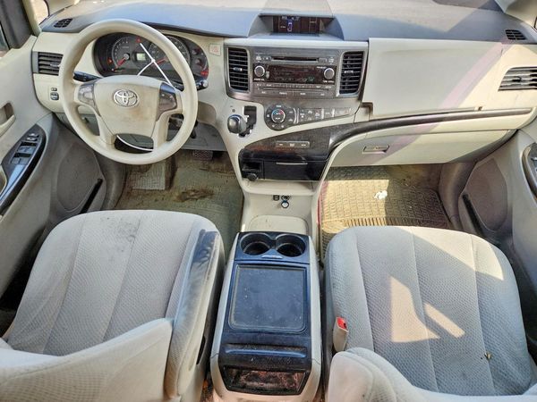 2013 TOYOTA SIENNA