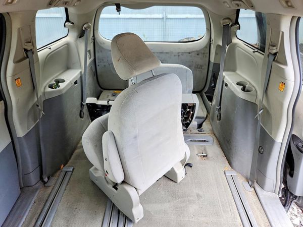 2013 TOYOTA SIENNA