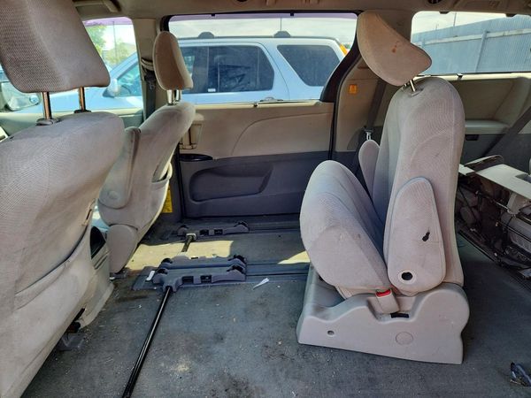 2013 TOYOTA SIENNA
