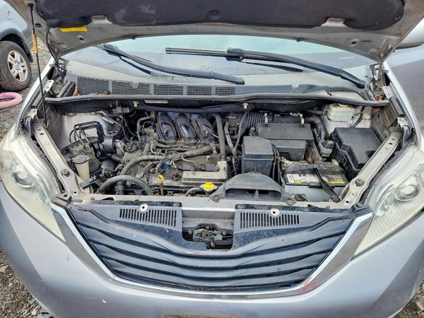 2013 TOYOTA SIENNA