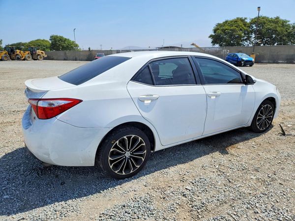 2015 TOYOTA COROLLA