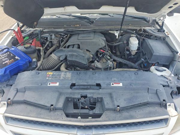 2014 CHEVROLET TAHOE FL — Engine bay