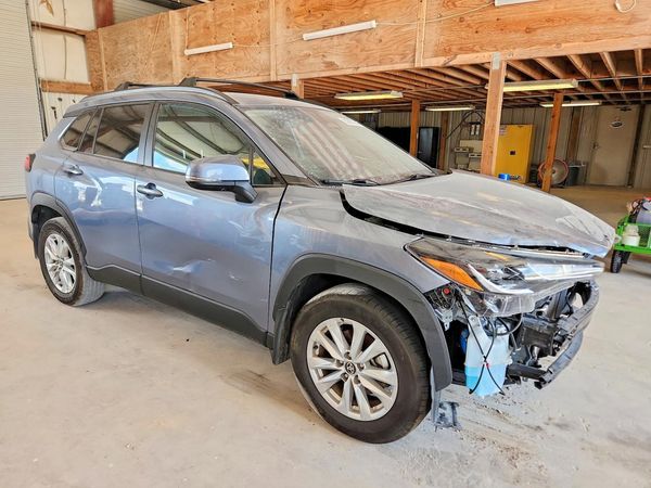 2024 TOYOTA COROLLA CROSS LE