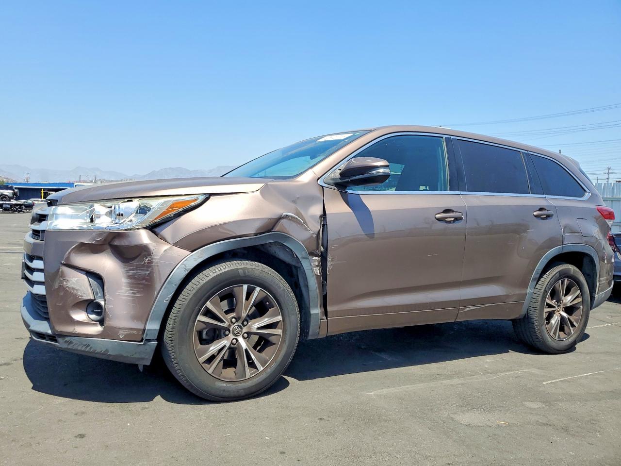 2018 TOYOTA HIGHLANDER LE