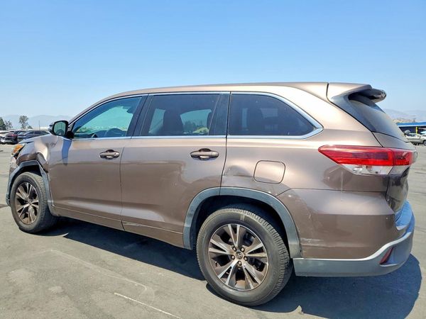 2018 TOYOTA HIGHLANDER LE