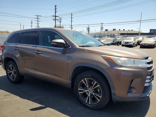 2018 TOYOTA HIGHLANDER LE