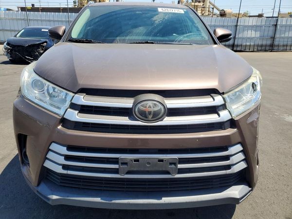 2018 TOYOTA HIGHLANDER LE