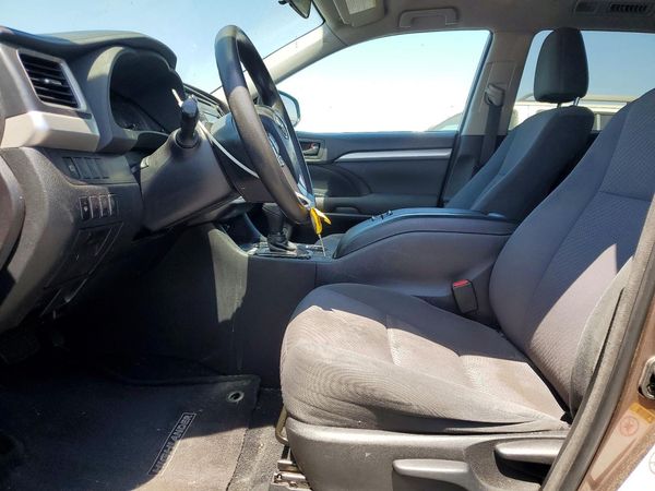 2018 TOYOTA HIGHLANDER LE