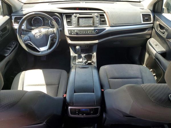 2018 TOYOTA HIGHLANDER LE