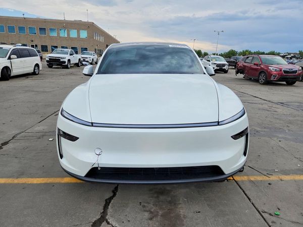 2026 TESLA MODEL Y