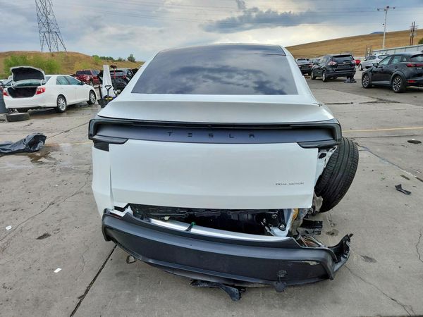 2026 TESLA MODEL Y