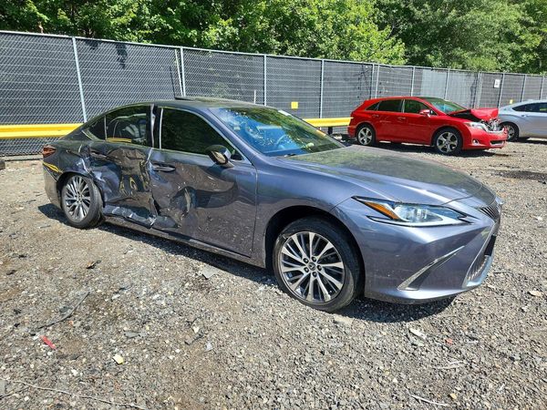 2019 LEXUS ES