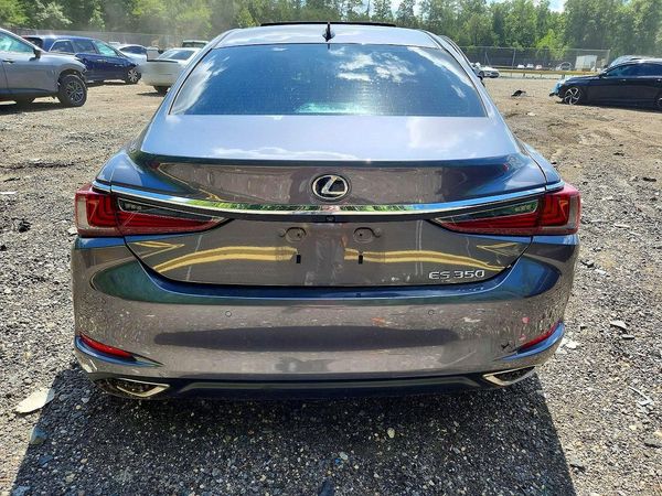2019 LEXUS ES