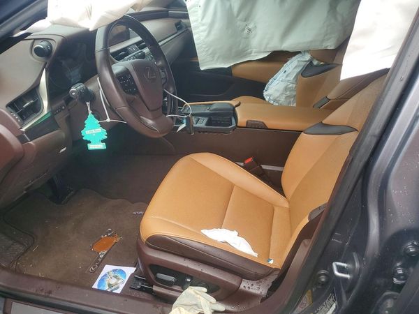 2019 LEXUS ES