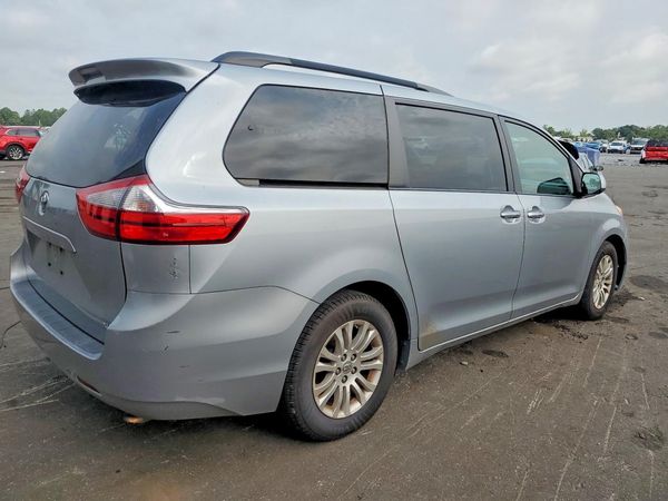 2015 TOYOTA SIENNA