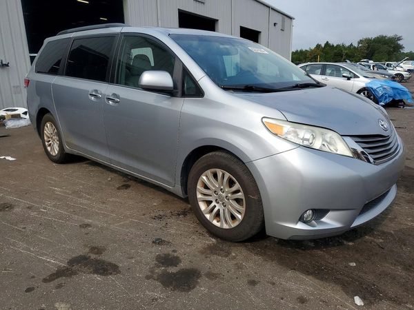 2015 TOYOTA SIENNA