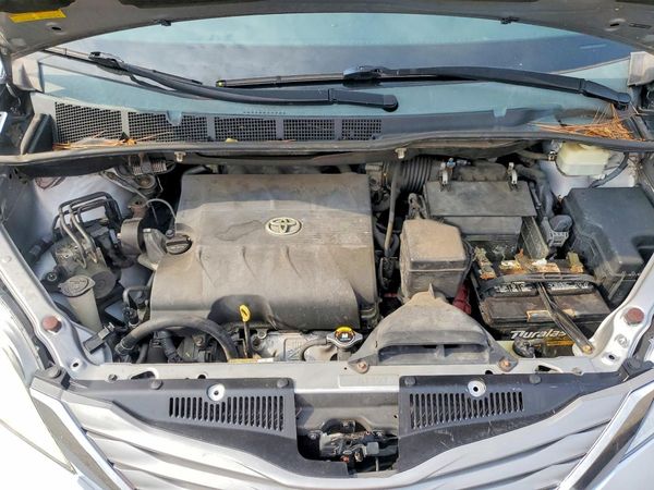 2015 TOYOTA SIENNA