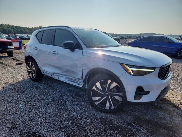 2024 VOLVO XC40 Plus Dark