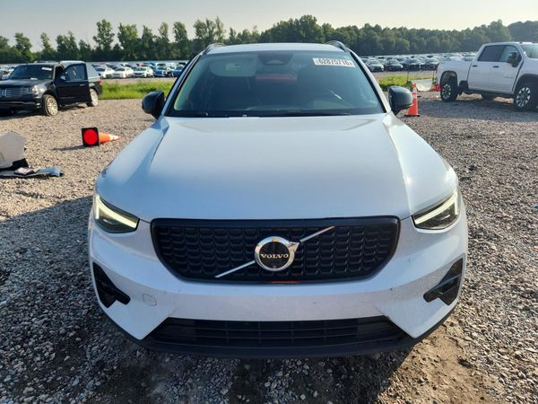 2024 VOLVO XC40 Plus Dark